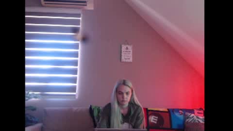 A girl online show from 7, 4, 2026