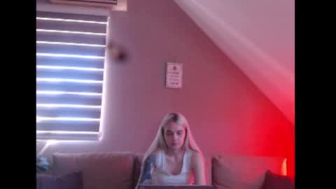 A girl online show from 28, 5, 2026