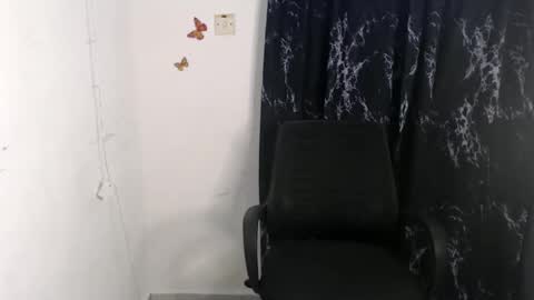 Snapshot of dreamy_wetpussy chatting on 6, 4, 2026 BEAUTY online show from 6, 4, 2026