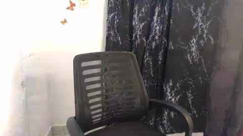 Snapshot of dreamy_wetpussy chatting on 18, 4, 2026 BEAUTY online show from 18, 4, 2026