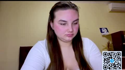 Snapshot of dreamyblushfairy chatting on 1, 4, 2026 Mila online show from 1, 4, 2026