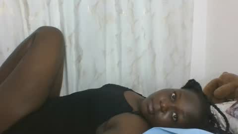Snapshot of dreamylyne chatting on 7, 10, 2025 MERCY online show from 7, 10, 2025