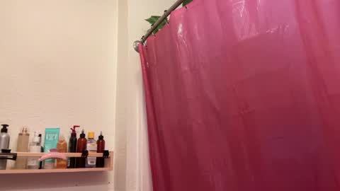 RIRI OR DREAMY online show from 18, 12, 2024