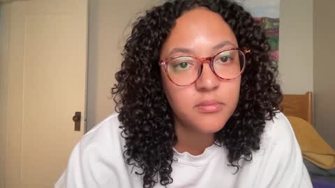 RIRI OR DREAMY online show from 1, 1, 2025