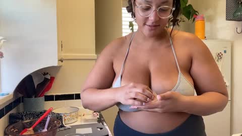 RIRI OR DREAMY online show from 7, 1, 2025