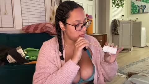 RIRI OR DREAMY online show from 23, 1, 2025