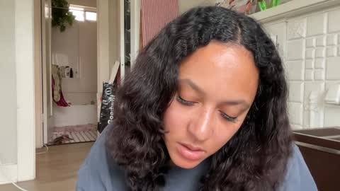 RIRI OR DREAMY online show from 27, 1, 2025