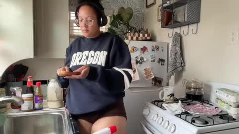 RIRI OR DREAMY online show from 7, 10, 2025