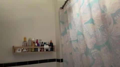 RIRI OR DREAMY online show from 8, 11, 2025