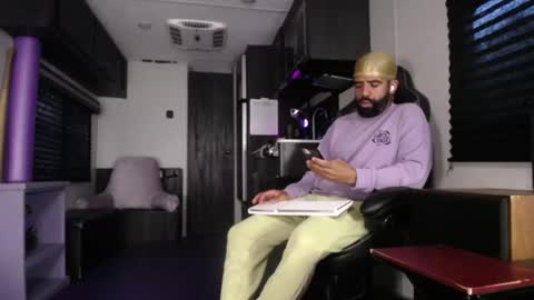 Snapshot of drizzys_room chatting on 14, 9, 2025 DirtyDrizzy online show from 14, 9, 2025