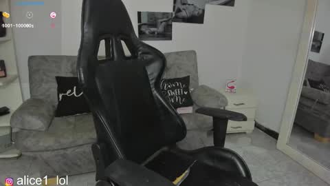 Snapshot of dulce_alice_ chatting on 4, 2, 2026 ALICE online show from 4, 2, 2026