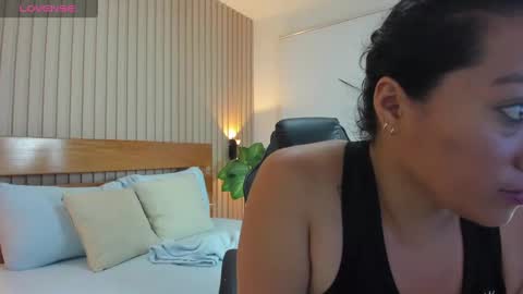 Snapshot of dulce_estrellaa_ chatting on 17, 10, 2025 E S T R E L L A online show from 17, 10, 2025