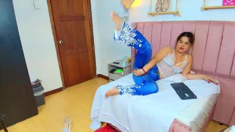 Snapshot of dulce_ferrer1 chatting on 8, 4, 2026 online show from 8, 4, 2026