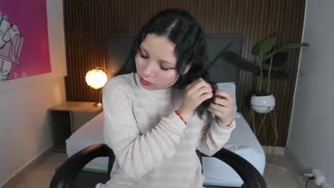 Snapshot of dulce_natyy chatting on 5, 2, 2025 N A T Y online show from 5, 2, 2025