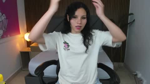 Snapshot of dulce_natyy chatting on 1, 3, 2025 N A T Y online show from 1, 3, 2025