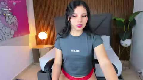 Snapshot of dulce_natyy chatting on 8, 3, 2025 N A T Y online show from 8, 3, 2025