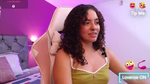 Snapshot of dulcee_gaby chatting on 28, 10, 2025 dulcee_gaby online show from 28, 10, 2025
