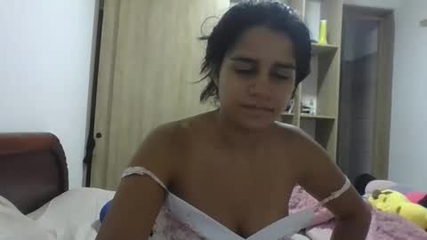Snapshot of dulcekatty18 chatting on 17, 11, 2025 dulcekatty18 online show from 17, 11, 2025
