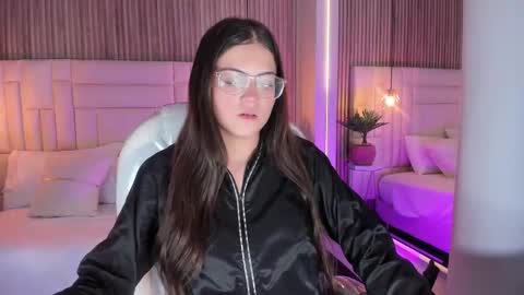 Snapshot of dulcevela chatting on 8, 11, 2025 dulcevela online show from 8, 11, 2025