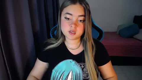 Snapshot of dumont_model chatting on 11, 1, 2025 Nicole online show from 11, 1, 2025