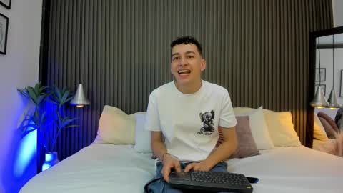 Snapshot of duolust chatting on 11, 9, 2025 Thomas and Noah online show from 11, 9, 2025