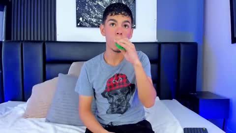 Snapshot of duolust chatting on 19, 9, 2025 Thomas and Noah online show from 19, 9, 2025