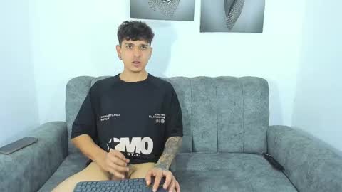 Snapshot of dust_couple chatting on 6, 3, 2026 Nicolle y Julian online show from 6, 3, 2026