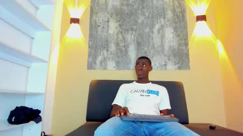 Snapshot of dustin_tayson chatting on 16, 12, 2025 DUSTIN online show from 16, 12, 2025