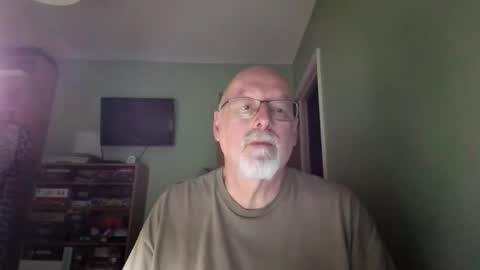 Snapshot of dutchunclejohn chatting on 27, 4, 2026 DutchUncleJohn online show from 27, 4, 2026