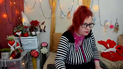 Snapshot of dyannelovee chatting on 2, 1, 2025 Dyanne online show from 2, 1, 2025