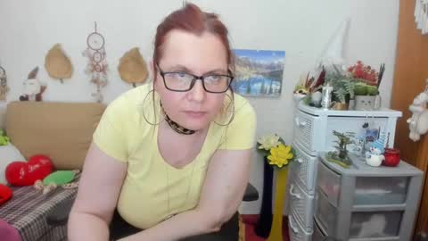 Snapshot of dyannelovee chatting on 22, 2, 2025 Dyanne online show from 22, 2, 2025