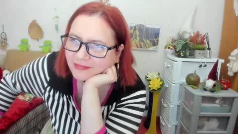 Snapshot of dyannelovee chatting on 4, 3, 2025 Dyanne online show from 4, 3, 2025