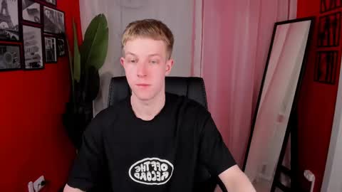 Snapshot of dylan_norton chatting on 15, 4, 2026 Dylan online show from 15, 4, 2026