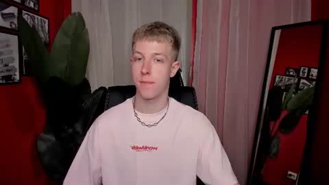 Snapshot of dylan_norton chatting on 9, 7, 2026 Dylan online show from 9, 7, 2026