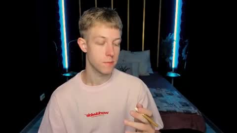 Snapshot of dylan_norton chatting on 17, 7, 2026 Dylan online show from 17, 7, 2026