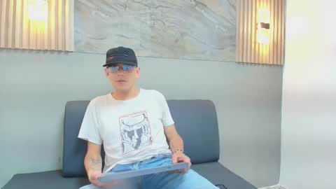Snapshot of dylan_scott21 chatting on 20, 10, 2025 DYLAN online show from 20, 10, 2025