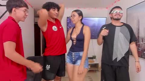 Snapshot of dylanbisex_hot chatting on 15, 12, 2024 Mod Dylan Lilith Alan and Drake online show from 15, 12, 2024