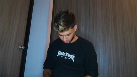 Snapshot of dylanxfun chatting on 23, 12, 2025 dylanxfun online show from 23, 12, 2025