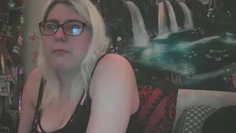 Snapshot of eandr6446 chatting on 28, 11, 2025 eandr6446 online show from 28, 11, 2025