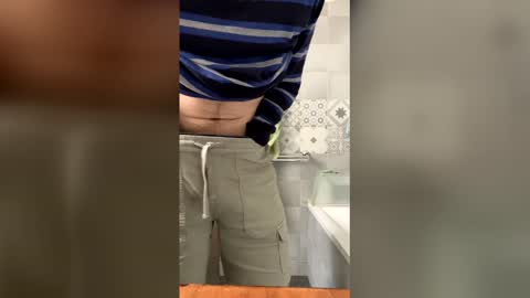 Snapshot of easyfrenchguy chatting on 18, 5, 2026 French Guy online show from 18, 5, 2026