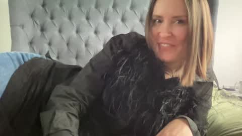 Snapshot of eatmypie69 chatting on 5, 12, 2024 Nadia Ferreira  online show from 5, 12, 2024