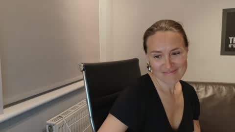 Nadia Ferreira  online show from 18, 5, 2026