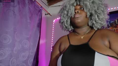 Snapshot of ebony_neighbormoans chatting on 5, 5, 2026 LINA online show from 5, 5, 2026