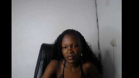 Snapshot of ebony_petitegirl chatting on 5, 4, 2026 Lilly online show from 5, 4, 2026