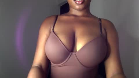 Snapshot of ebony_pussy98 chatting on 13, 3, 2026 delilah online show from 13, 3, 2026