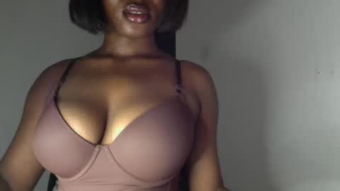 Snapshot of ebony_pussy98 chatting on 29, 3, 2026 delilah online show from 29, 3, 2026