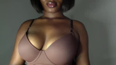 Snapshot of ebony_pussy98 chatting on 7, 4, 2026 delilah online show from 7, 4, 2026