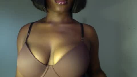 Snapshot of ebony_pussy98 chatting on 8, 4, 2026 delilah online show from 8, 4, 2026