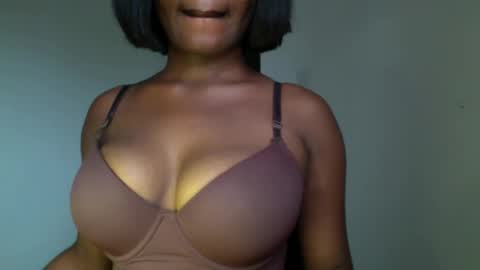 Snapshot of ebony_pussy98 chatting on 10, 4, 2026 delilah online show from 10, 4, 2026