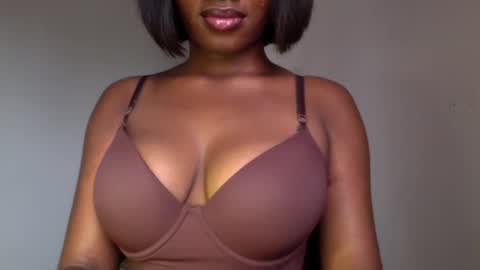 Snapshot of ebony_pussy98 chatting on 11, 4, 2026 delilah online show from 11, 4, 2026